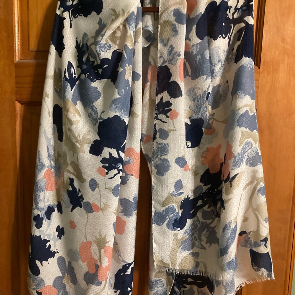 Floral Patterned scarf - Picture 4 of 4